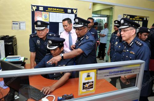 JB02_13092017_PEJABAT_GST_KASTAM_BN201709125315
