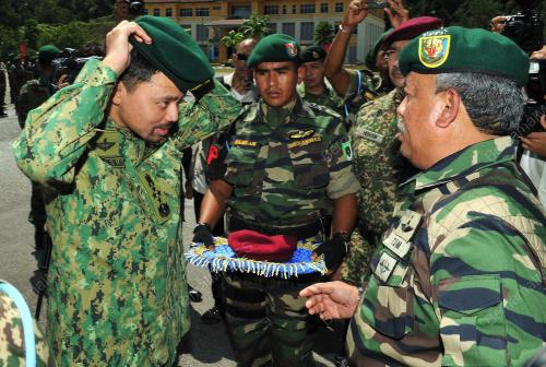 JB02_13112013_BERET_HIJAU