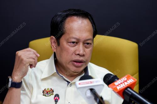 DATUK SERI AHMAD MASLAN 