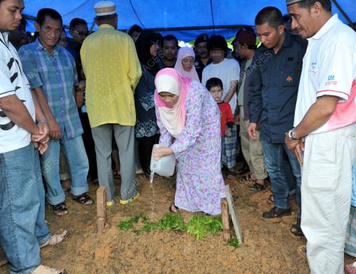 JB02_14032012_NADIRAH_KEBUMI