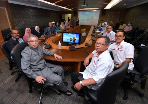 DATUK SERI DR ADHAM BABA