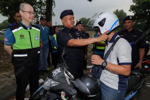 DATUK KAMARUL ZAMAN MAMAT 