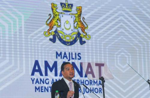 DATUK ONN HAFIZ GHAZI  