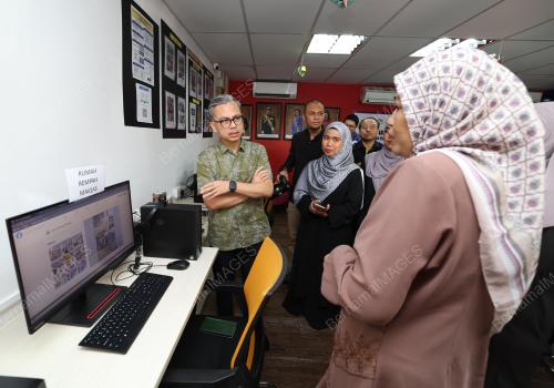 FAHMI FADZIL