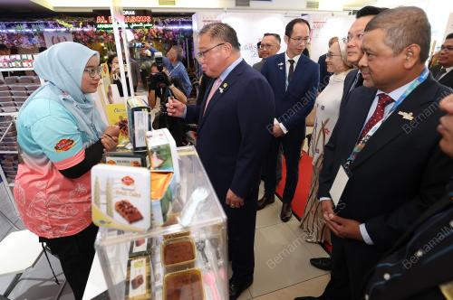 DATUK SERI TIONG KING SING
