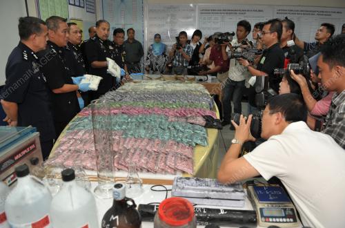 JB02_15062012_POLIS_DADAH