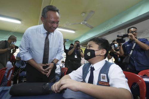 TINJAUAN HARI PERTAMA PEMBUKAAN SEKOLAH