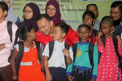 DR MASZLEE MALIK