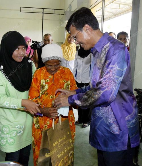 JB02_16012011_BANTUAN_MISKIN_3
