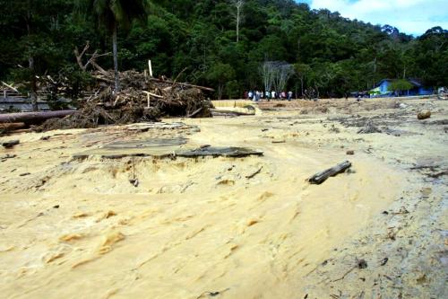 JB02_16022016_TANAH_RUNTUH