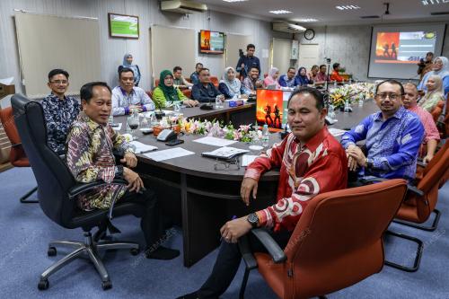 DATUK SERI AHMAD MASLAN