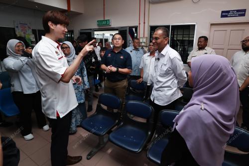 DATUK SERI DR DZULKEFLY AHMAD