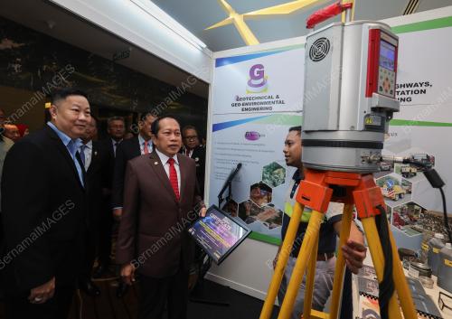 DATUK SERI AHMAD MASLAN