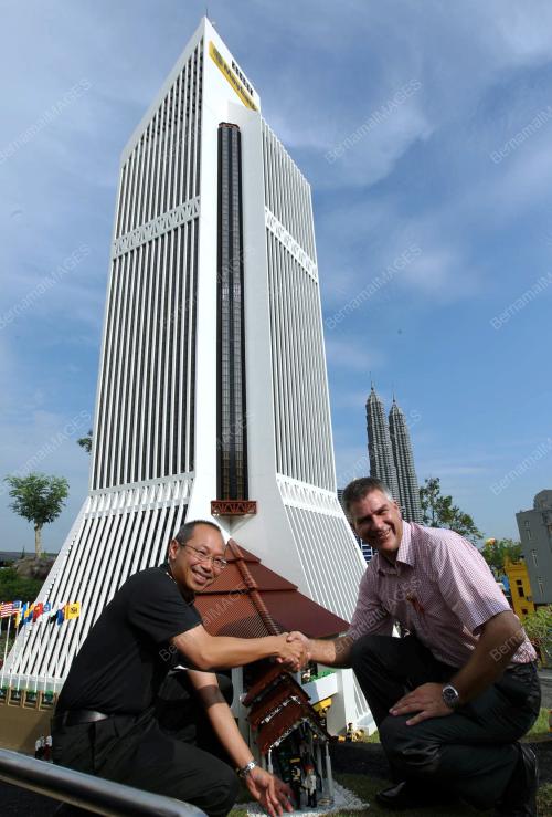 JB02_18052013_MAYBANK_LEGO