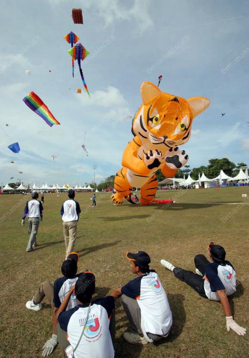 FESTIVAL LAYANG-LAYANG