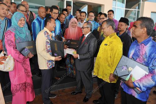 JB02_19042015_UTHM_APC_2014