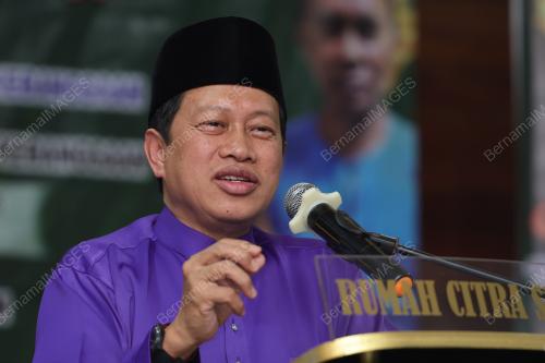 DATUK SERI AHMAD MASLAN 