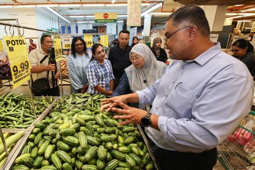DATUK DR FUZIAH SALLEH