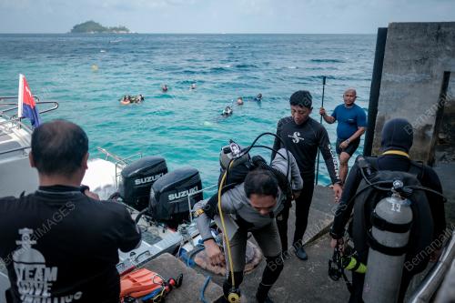 AKTIVITI MENYELAM PULAU AUR