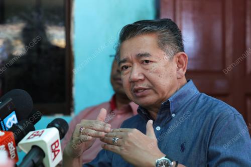 DATUK SERI SALAHUDDIN AYUB 