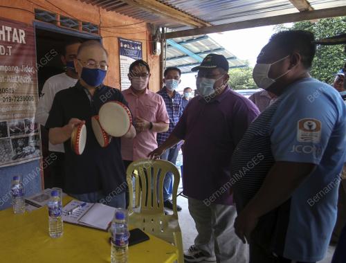 DATUK WEE KA SIONG