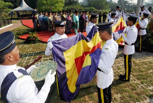 JB02_21042015_TURN_BENDERA