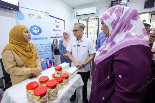 DATUK FAHMI FADZIL