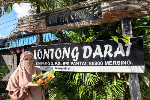 LONTONG DARAT MENU PILIHAN PENGUNJUNG