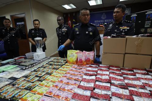 DATUK KAMARUL ZAMAN MAMAT