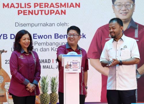 DATUK EWON BENEDICK