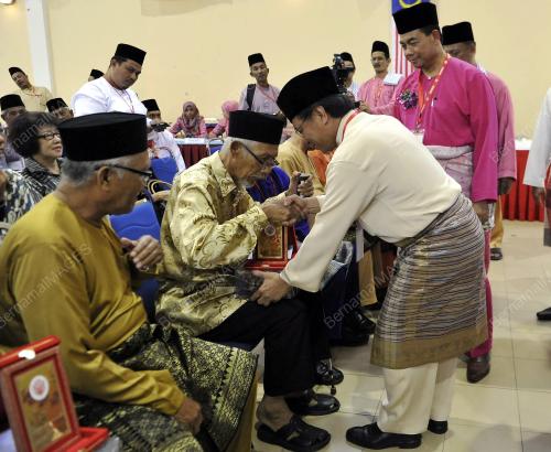 JB02_24082014_MESYUARAT_UMNO