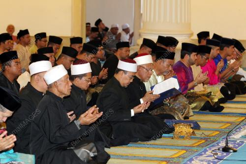 JB02_24102014_TUNKU_ISMAIL