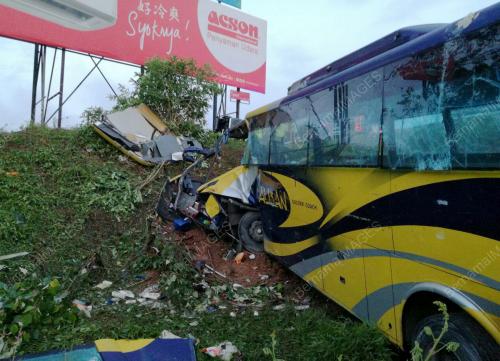 JB02_24122016_KEMALANGAN_BAS