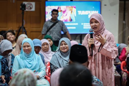 FADHLINA SIDEK