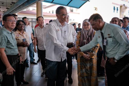 DATUK SERI DR DZULKEFLY AHMAD