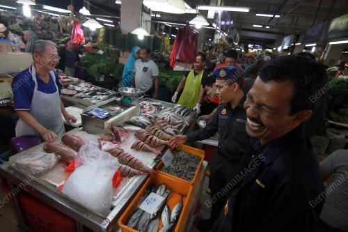 JB02_27052018_KPDNKK_TINJAU_PASAR