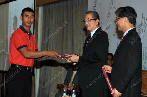 JB02_28052013_GRADUASI_ABM