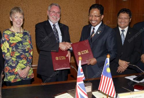 ZAINI UJANG
