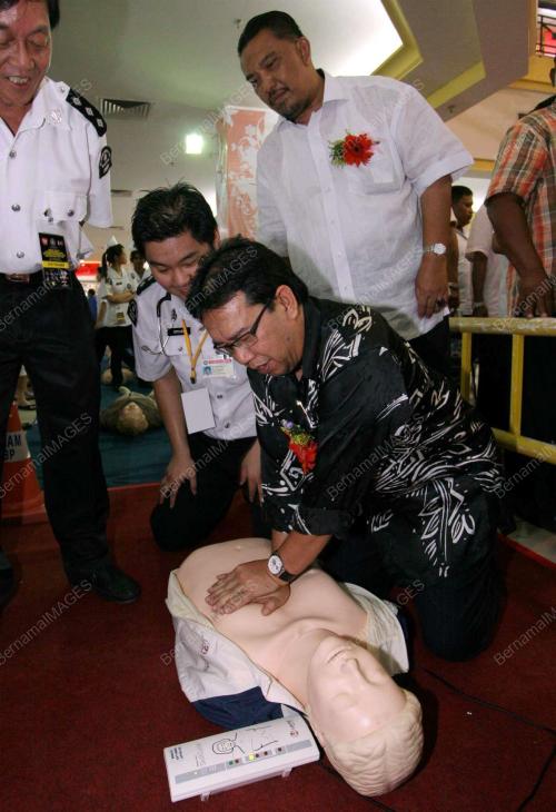 DR LATIFF AHMAD