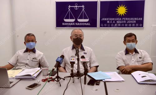 DATUK SERI DR WEE KA SIONG