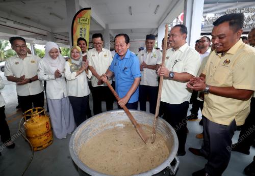 DATUK SERI AHMAD MASLAN