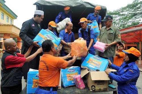 JB02_31122014_BANTUAN_BANJIR