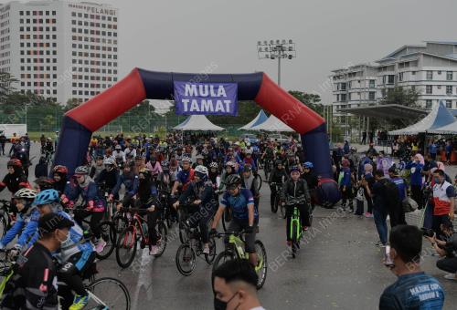 DATUK AYOB KHAN MYDIN PITCHAY