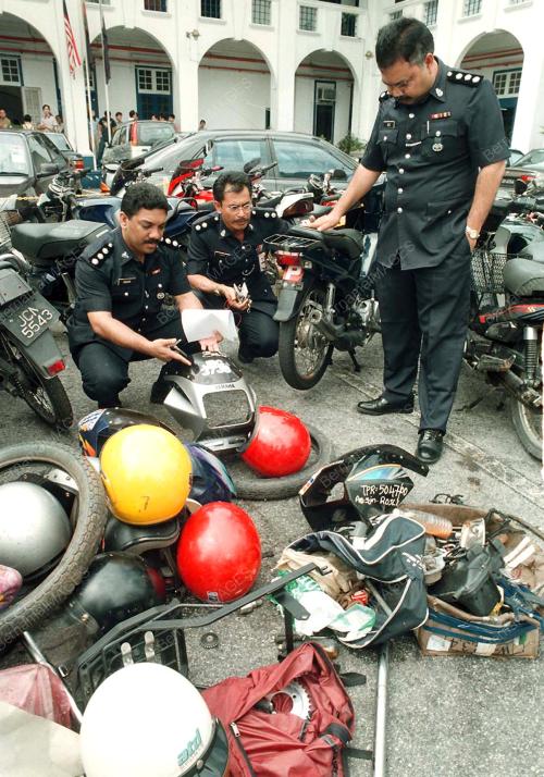 JB03-21_06_2000_MOTOSIKAL_CURI_08012016