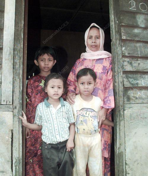 JB03-22_06_2001RUMAH-MANGS_copy_27012016