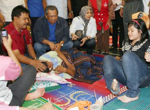 JB03_02022011_BANJIR_TINJAU