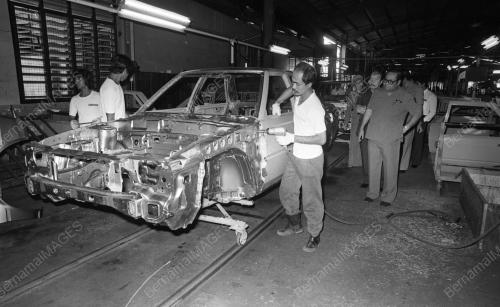 JB03_02032015_KILANG_KERETA