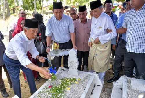 TAN SRI MUHYIDDIN YASSIN