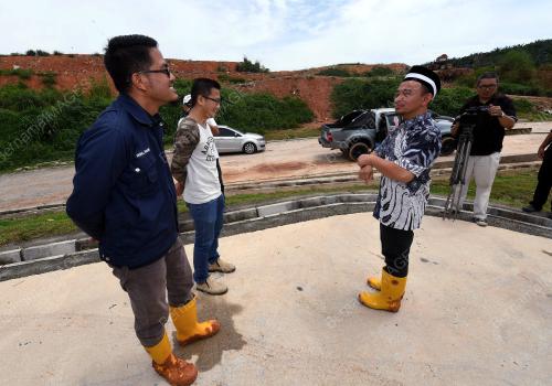 JB03_02062018_DR_MASZLEE_TAPAK_SAMPAH