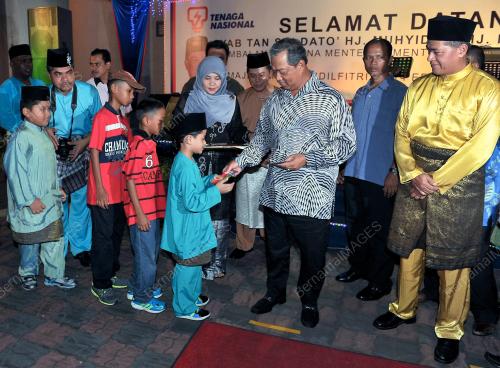 JB03_02092012_AIDILFITRI_TNB